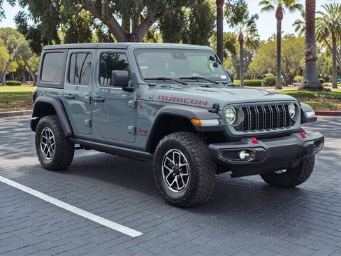 Used 2025 Jeep Wrangler Unlimited Rubicon image 4
