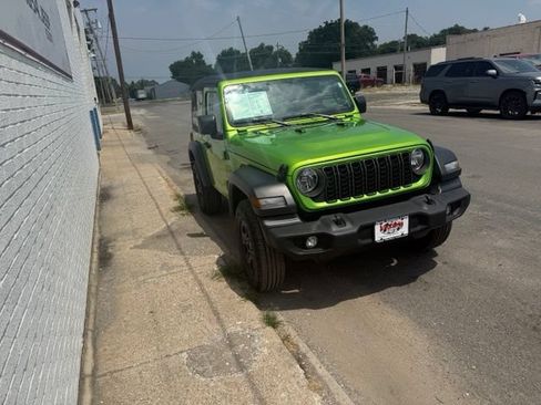 Used 2025 Jeep Wrangler Sport AWD/4WD image 3