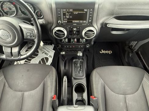 Used 2016 Jeep Wrangler Unlimited Sahara w/ Connectivity Group AWD/4WD image 23