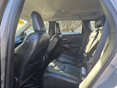 Used 2019 Jeep Cherokee Limited image 10