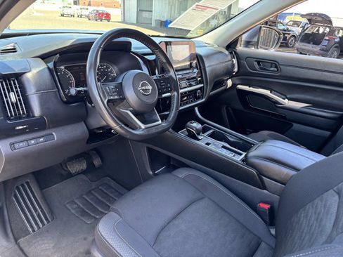 Used 2025 Nissan Pathfinder SV FWD image 19