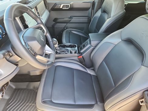Used 2025 Ford Bronco Outer Banks image 7