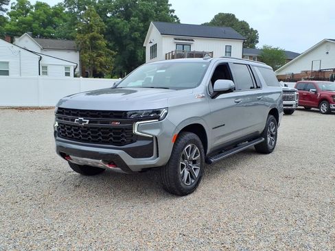 Used 2024 Chevrolet Suburban Z71 w/ Luxury Package AWD/4WD image 3