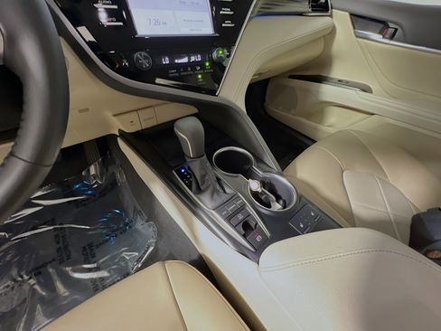 Used 2018 Toyota Camry XLE FWD image 25