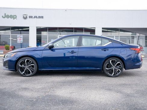 Used 2024 Nissan Altima 2.5 SR image 2