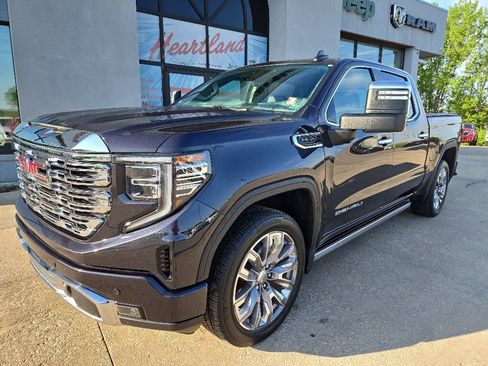 Used 2024 GMC Sierra 1500 Denali w/ Denali Reserve Package AWD/4WD image 2