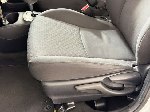 Used 2017 Toyota Yaris L w/ Carpet Mat Package FWD image 14
