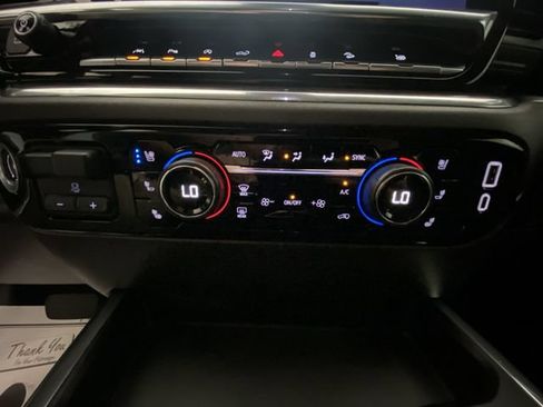 Used 2024 Chevrolet Silverado 1500 LTZ AWD/4WD image 19