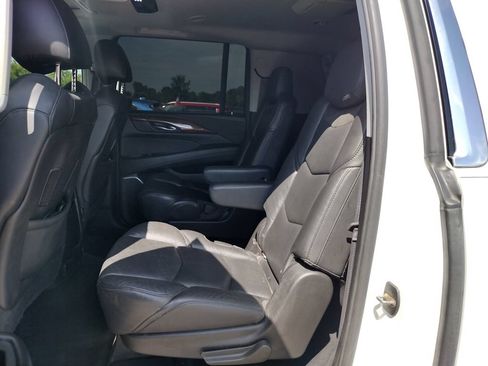Used 2017 Cadillac Escalade ESV Premium Luxury AWD/4WD image 8