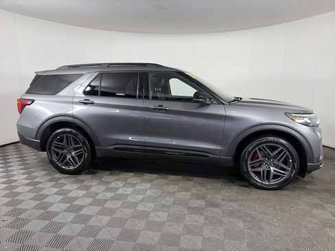 Used 2025 Ford Explorer ST-Line w/ ST-Line Street Pack image 12