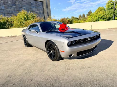 Used 2015 Dodge Challenger R/T w/ Quick Order Package 28B R/T RWD image 2