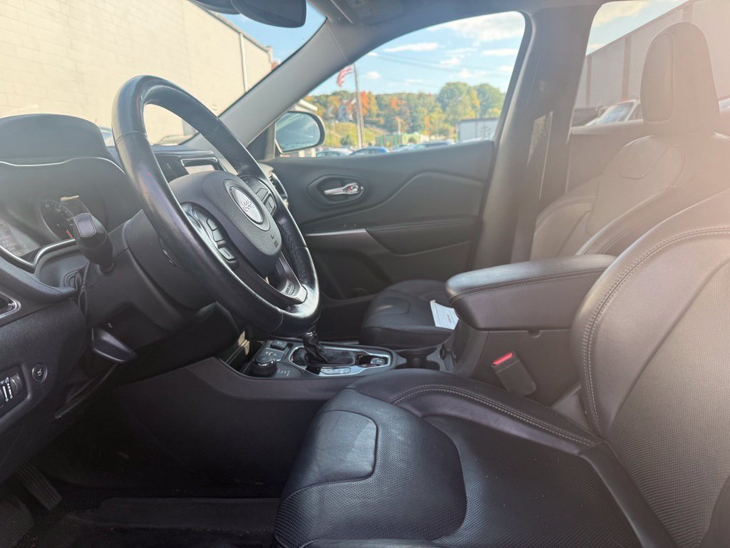 Used 2021 Jeep Cherokee Limited w/ Mopar Interior Package AWD/4WD image 6