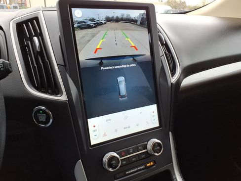 Used 2024 Ford Edge SEL image 19