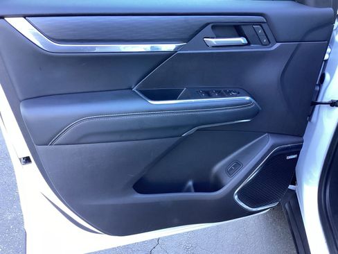 Used 2025 GMC Acadia Elevation image 24