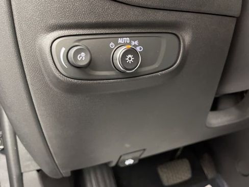 Used 2023 Chevrolet Equinox LT image 32