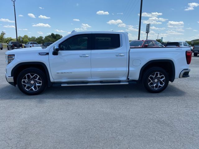 Used 2023 GMC Sierra 1500 SLT AWD/4WD image 3