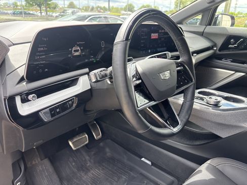 Used 2025 Cadillac Optiq Sport 2 w/ LPO, Floor Liner Package AWD/4WD image 22