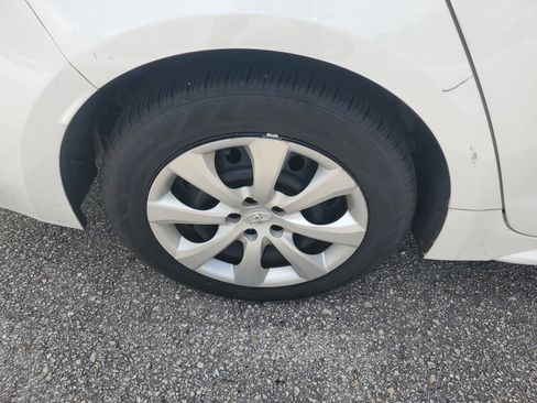 Used 2020 Toyota Corolla LE FWD image 5