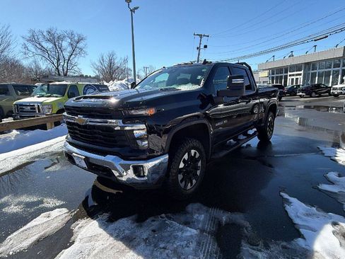 Used 2024 Chevrolet Silverado 2500 LT w/ Convenience Package image 3