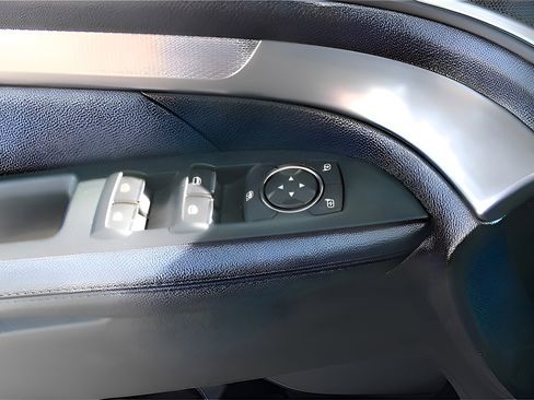 Used 2018 Ford Explorer XLT w/ Equipment Group 201A image 34