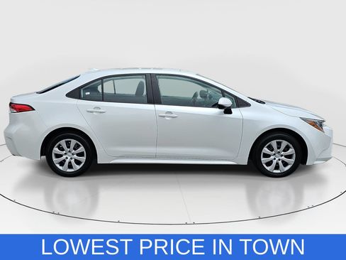 Used 2025 Toyota Corolla LE FWD image 4