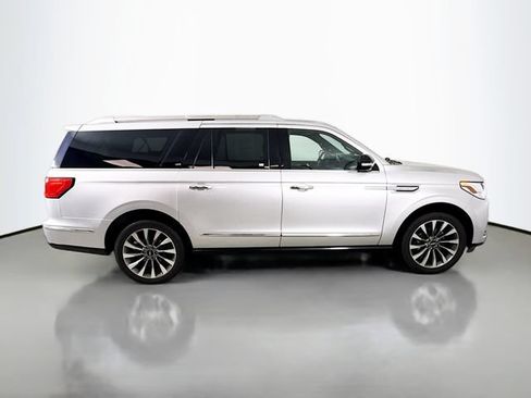 Used 2018 Lincoln Navigator L Select RWD image 9
