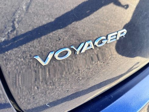 Used 2020 Chrysler Voyager L FWD image 9