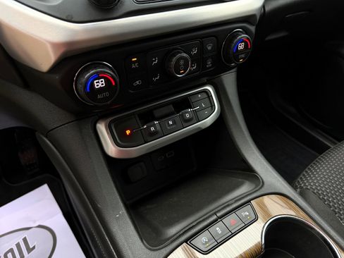 Used 2020 GMC Acadia SLE FWD image 17