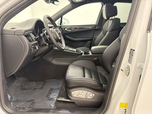 New 2026 Porsche Macan AWD/4WD image 5