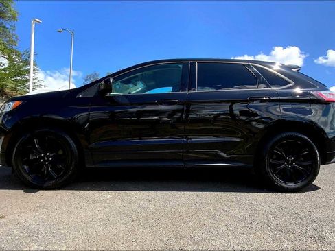 Certified 2022 Ford Edge SE w/ Black Appearance Package image 3