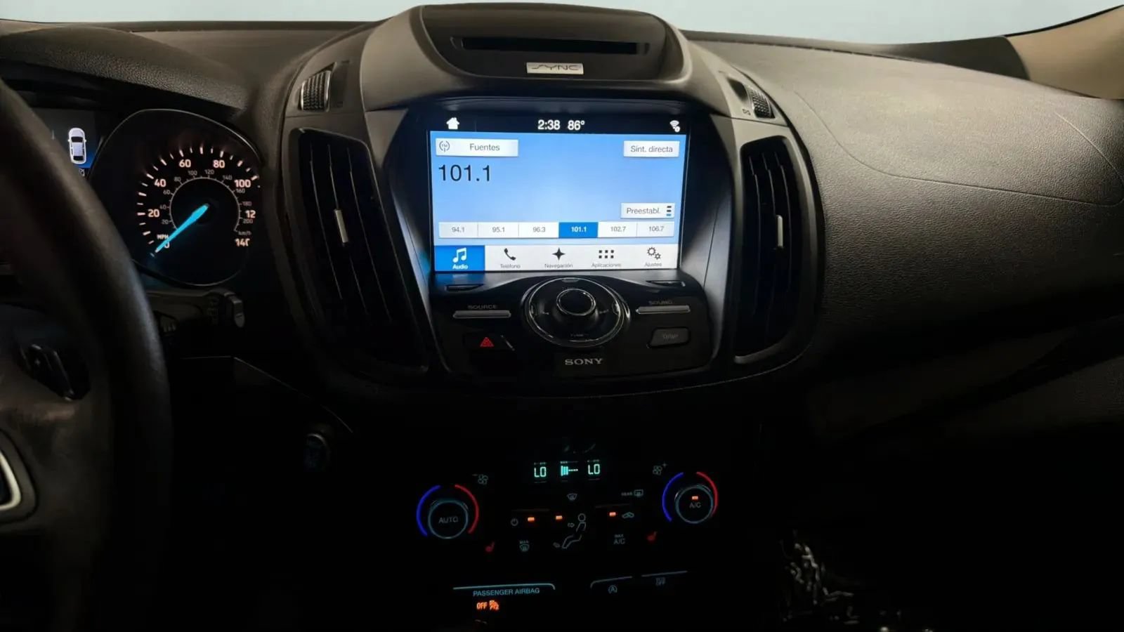 Used 2017 Ford Escape Titanium FWD image 13