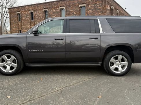 Used 2015 Chevrolet Suburban LT w/ Luxury Package image 4