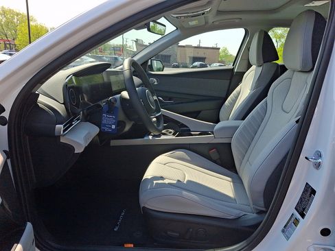 New 2026 Hyundai Elantra Limited FWD image 7