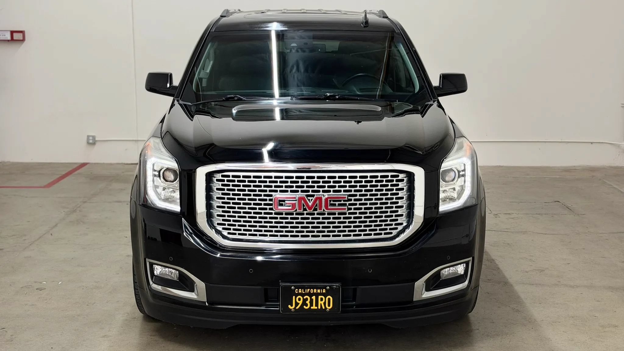 Used 2015 GMC Yukon Denali w/ Premium Package AWD/4WD image 3