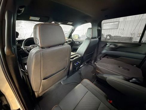 Used 2025 GMC Yukon XL AT4 w/ Premium Trailering Package image 9