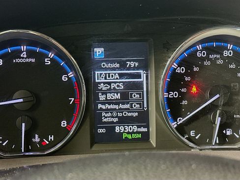 Used 2017 Toyota RAV4 Limited w/ Advanced Technology Package FWD image 19