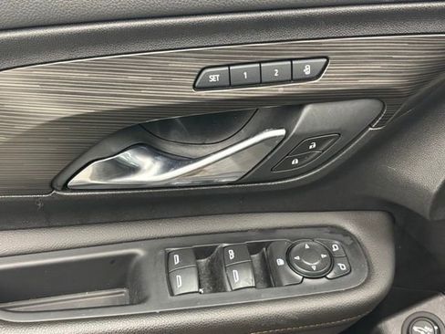 Used 2020 GMC Terrain SLT w/ Preferred Package AWD/4WD image 14