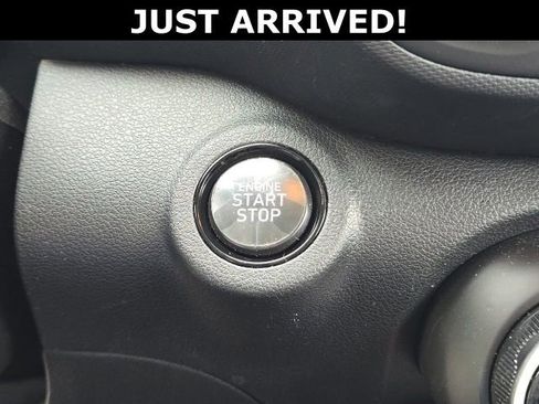 Used 2025 Hyundai Venue SEL FWD image 13