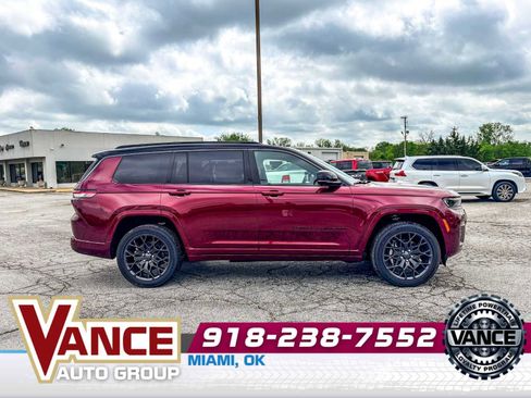 New 2026 Jeep Grand Cherokee L Summit w/ Obsidian Package AWD/4WD image 8