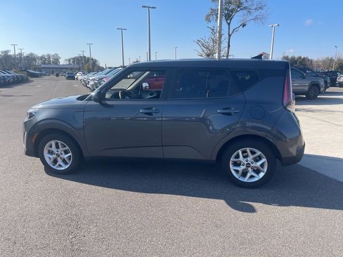 Used 2023 Kia Soul LX w/ LX Technology Package image 8