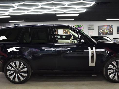 Used 2024 Land Rover Range Rover SV image 4