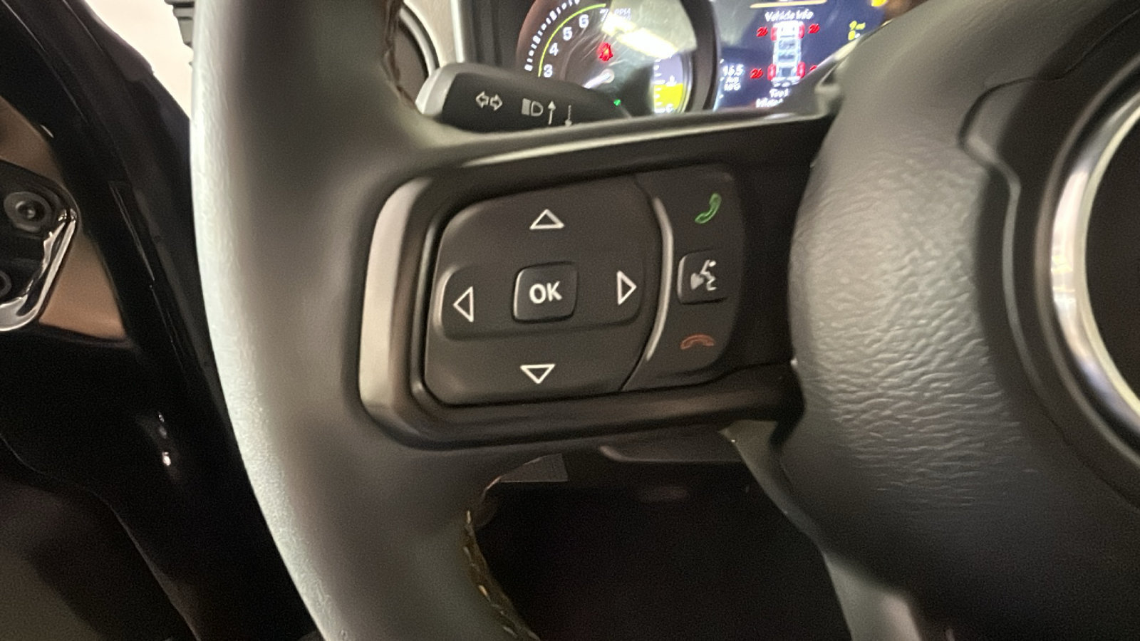 Used 2024 Jeep Wrangler Unlimited w/ Convenience Group AWD/4WD image 18
