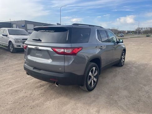 Used 2020 Chevrolet Traverse LT w/ LT Premium Package AWD/4WD image 7