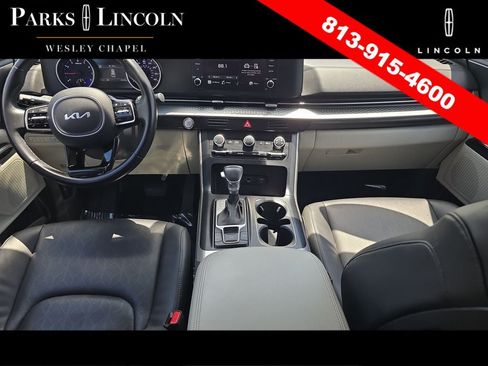 Used 2022 Kia Carnival LX FWD image 10