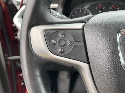 Used 2017 GMC Acadia SLE FWD image 16