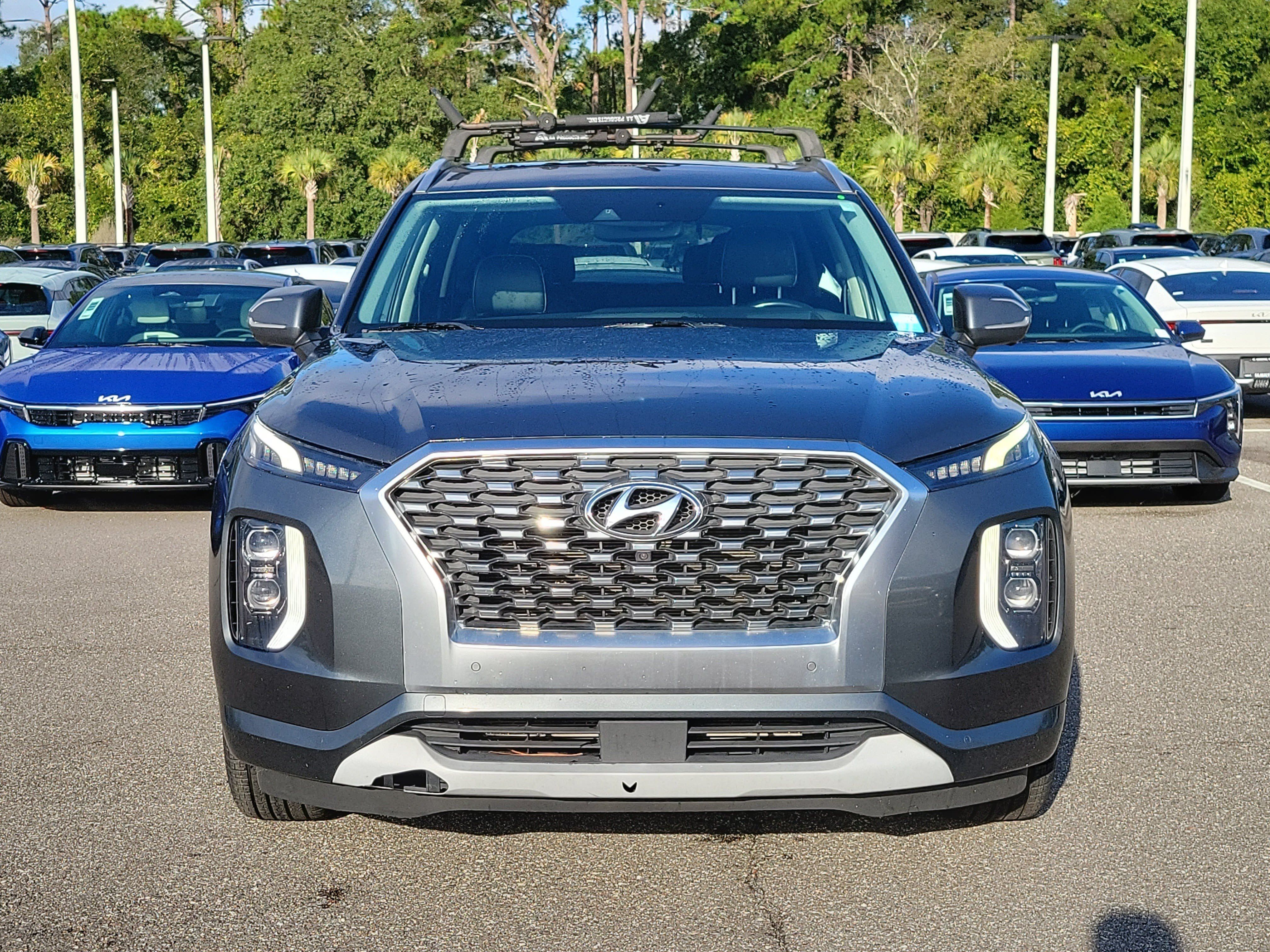 Used 2022 Hyundai Palisade Limited w/ Cargo Package FWD image 2