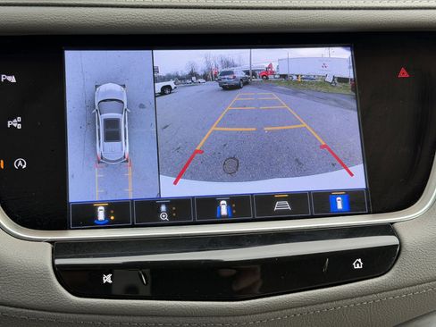 Used 2023 Cadillac XT5 Premium Luxury w/ Technology Package AWD/4WD image 5