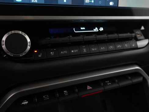 Used 2025 Toyota Sequoia Platinum image 21