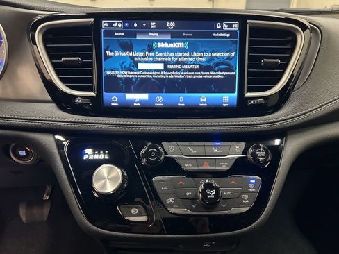 New 2026 Chrysler Pacifica Select FWD image 24