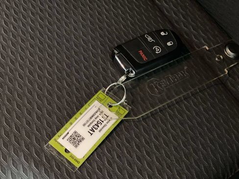 Used 2024 Jeep Compass Latitude w/ Convenience Group AWD/4WD image 19